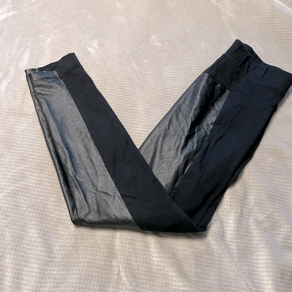 *Women's Old Navy Mixed Media legging Large